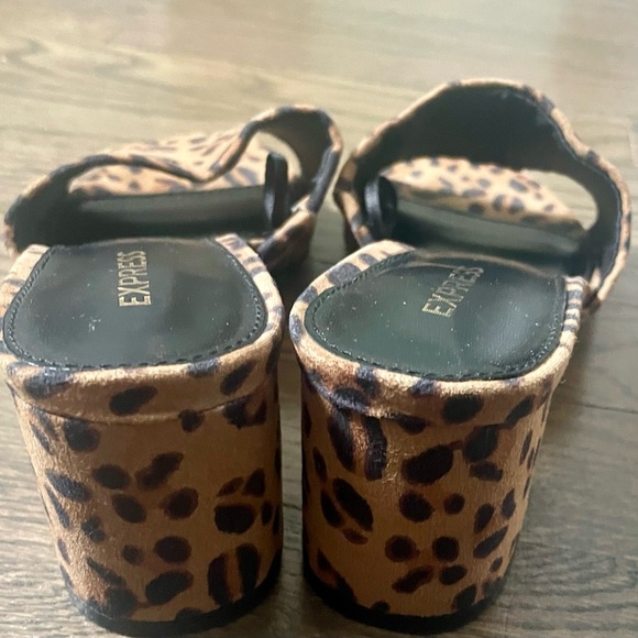 Express Leopard Print Fabric Heeled Sandals. Size 6 - Picture 3 of 3